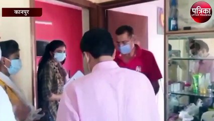 डीएम पहुंचे होम आइसोलेशन के मरीजों से मिलने के लिए