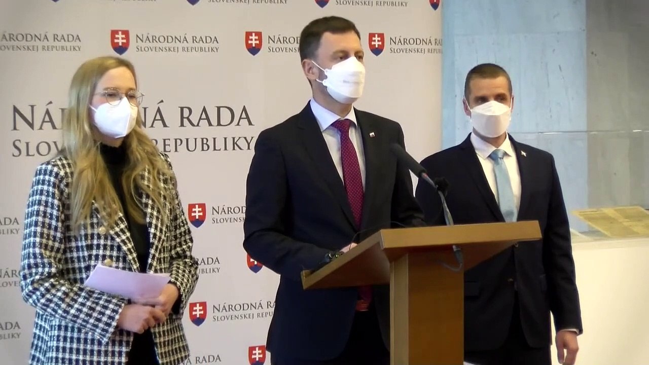 ZÁZNAM: Brífing premiéra E. Hegera pred mimoriadnym zasadnutím Európskej rady