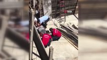 Başına keresteler düşen işçi ağır yaralandı