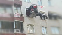 6 katlı binada yangın paniği: Mahsur kalan 25 kişi camdan itfaiye merdiveniyle kurtarıldı