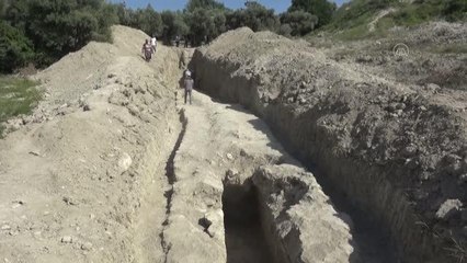 Kuşadası'nda inşaat alanındaki sondajda Milattan Önce 1'inci yüzyıla ait su kemeri bulundu