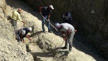 AYDIN - Kuşadası'nda inşaat alanındaki sondajda Milattan Önce 1'inci yüzyıla ait su kemeri bulundu