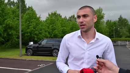 Milli futbolcu Burak Yılmaz: "Çok gururluyuz ülkemize çok selamlar yolluyoruz"
