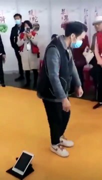 Gilet airbag pour amortir les chutes des personnes âgées