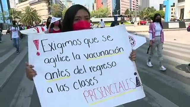 Estudiantes marchan en México contra regreso a clases sin estar vacunados contra covid-19