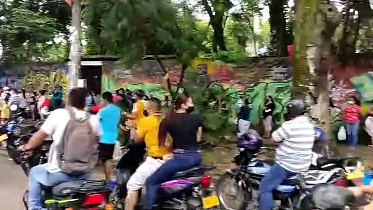 En Meléndez piden auxilio ante bloqueo de la Calle 5