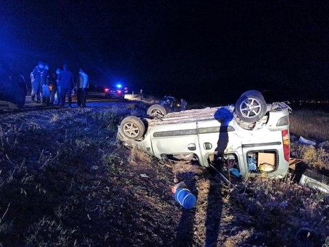Son dakika haberleri... Şarampole devrilen araçta anne öldü, 4 çocuğu yaralandı