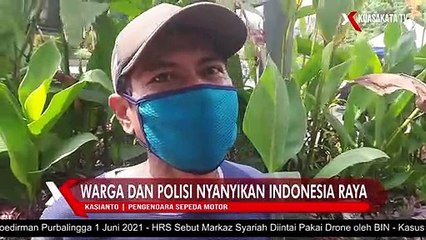 Warga dan Polisi di Simpang Lima Semarang Nyanyikan Indonesia Raya