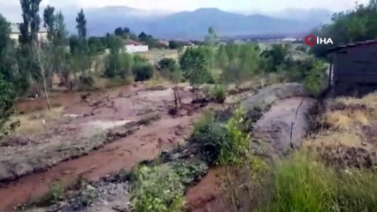 Erzincan'da sağanak sonrası dereler taştı