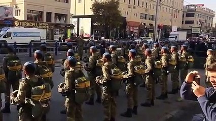 Descargar video: Kayseri'deki komandoların tüyleri diken diken eden yemini!