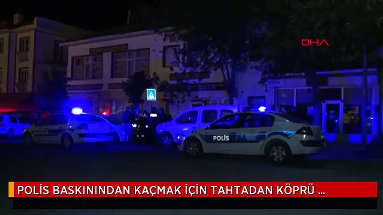 POLİS BASKININDAN KAÇMAK İÇİN TAHTADAN KÖPRÜ KURMUŞLAR