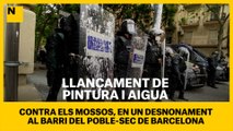 Llançament de pintura i aigua contra els mossos, en un desnonament al c/Lleida de Barcelona