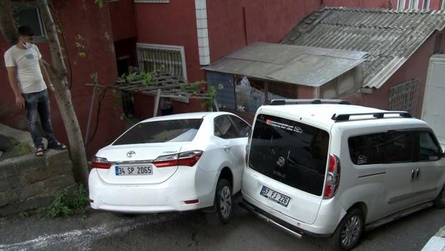 Sarıyer'de freni boşalan otomobil evin bahçesine girdi