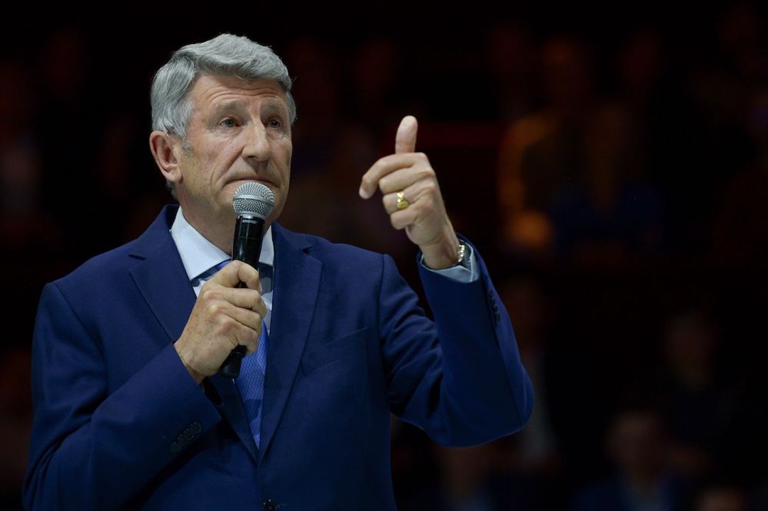 “Pitre de la République”, Philippe de Villiers se paye Emmanuel Macron après son concours avec les YouTubers