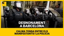 Calma tensa entre mossos i manifestants en un desnonament al c/Lleida de Barcelona