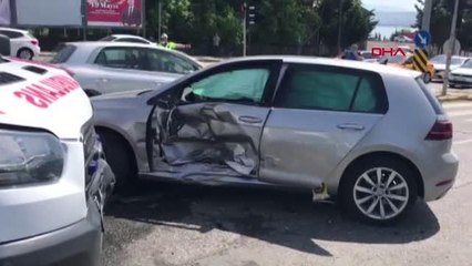 TEKİRDAĞ'DA AMBULANSLA OTOMOBİL ÇARPIŞTI 1 YARALI