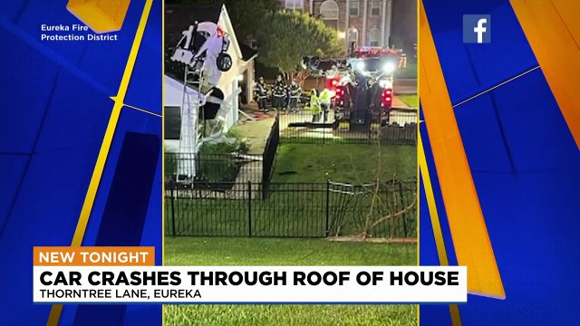 Etats-Unis : Une voiture avec à son bord deux adolescents finit sur le toit d’une maison - Aucune personne blessée - VIDEO