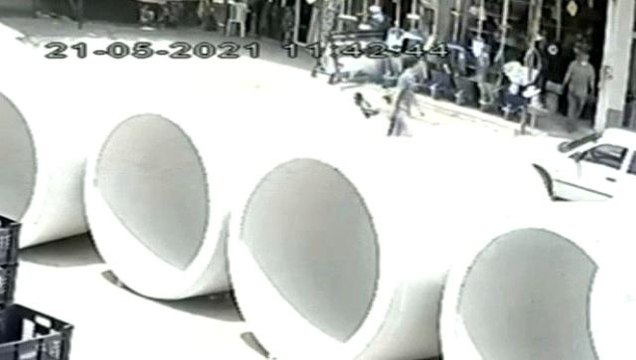 Gözüne kestirdiği cep telefonunu saniyeler içinde çaldı