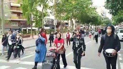 Els activistes que protegien el Bloc Llavors es dirigeixen a la seu d'ERC