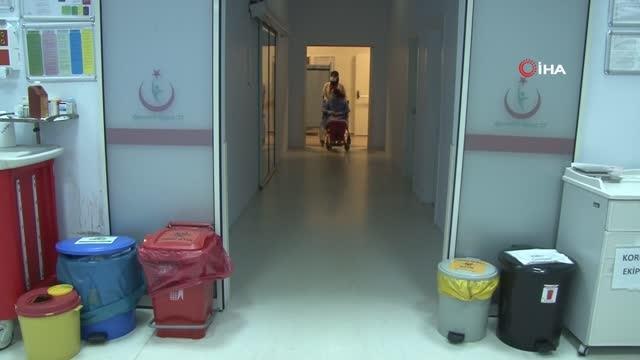 Duygulandıran buluşma... Hamileliğinin 7. ayında koronavirüs nedeniyle sezaryenle doğum yapan annenin 15 gün sonra bebeğiyle ilk buluşması