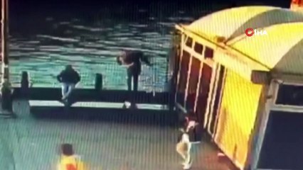 İstanbul göbeğinde korkunç cinayet kamerada: Sahilde oturan adamı yan baktın diyerek denize attı