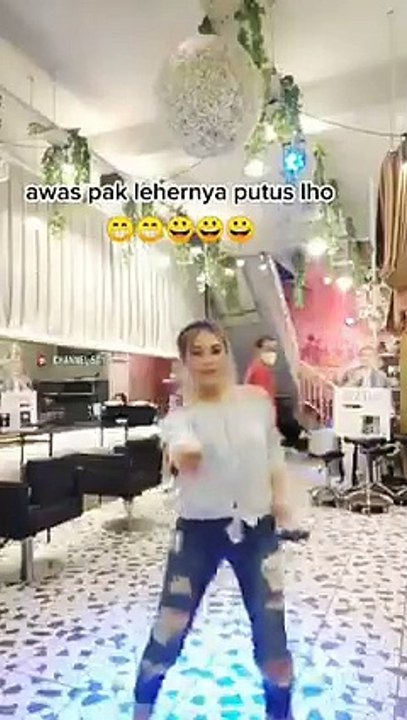 ceweknya bikin gak tahan bang - Video Dailymotion