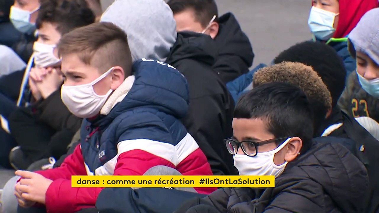 À Reims, les danseurs du ballet Preljocaj s'invitent dans les cours d'école