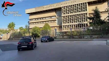 Salme depredate, minacce e violazioni di sepolcro: 9 arresti