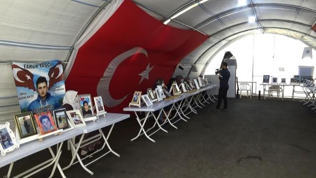 Evlat nöbetindeki aileler çocuklarını PKK'dan almakta kararlı