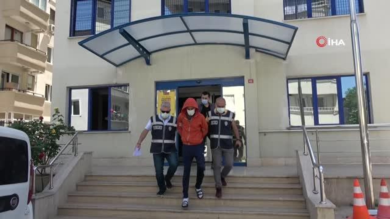 Darp ettiği kişinin cep telefonu ve parasını gasp etti