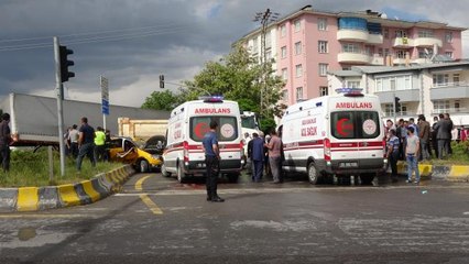 Zincirleme trafik kazasında biri ağır 6 kişi yaralandı