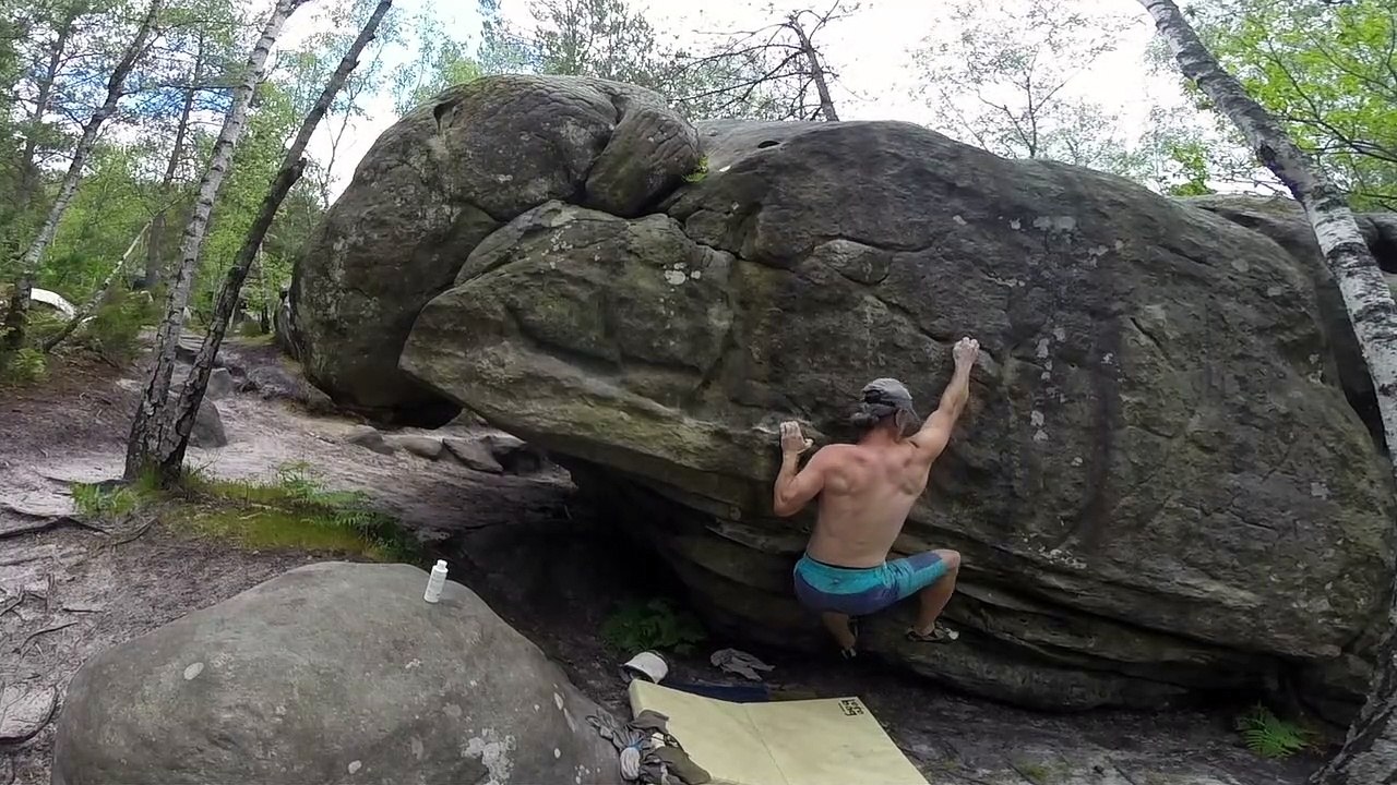 Bleau - Pantomime assis