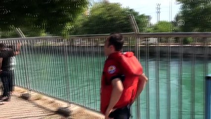 Yüzmek için sulama kanalına giren genç kayboldu