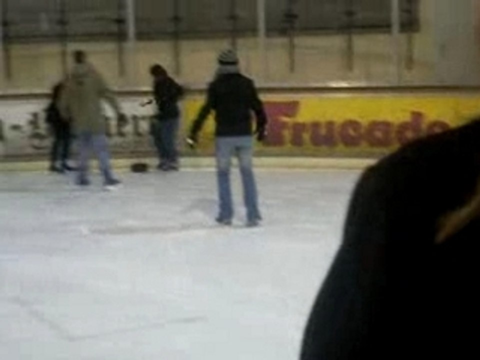 match de foot sur la glace ^^