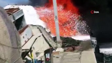 Gürpınar Su Ürünleri Hali'nde balıkçı ağları yandı