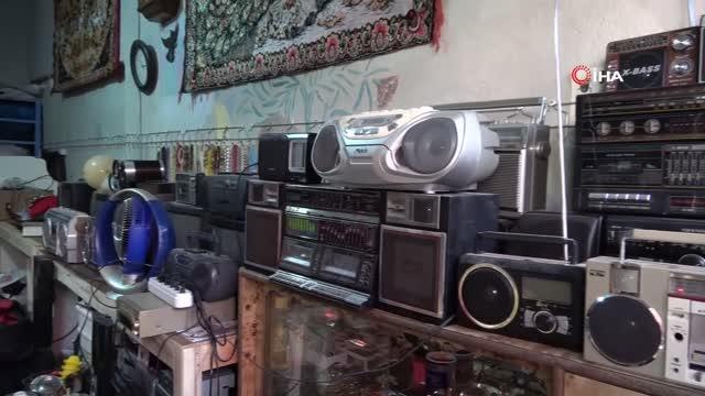 Bu dükkana giren 30 yıl geriye gidiyor