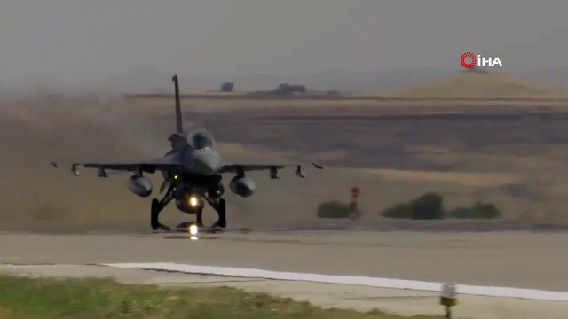 MSB: 'Irak kuzeyindeki Avaşin-Basyan’da tespit edilen 4 PKK’lı terörist daha hava harekatıyla etkisiz hale getirildi. Böylece Pençe-Şimşek ve Pençe-Yıldırım operasyonlarında etkisiz hale getirilen terörist sayısı 129 oldu.'