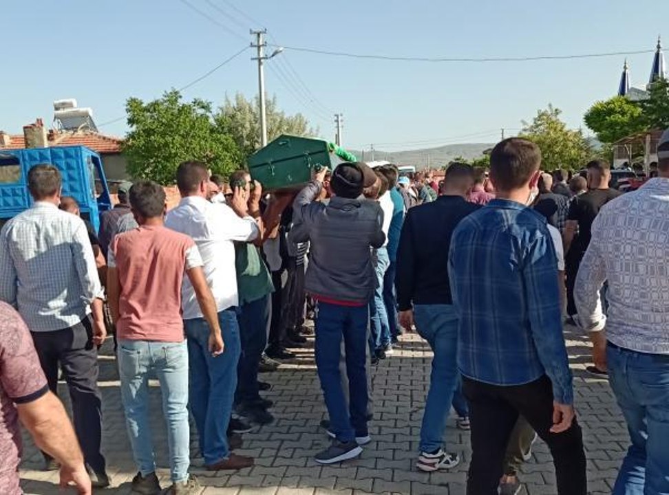 YASAK AŞK İDDİASIYLA ÇIKAN KAVGADA ÖLEN ÇAĞRI, TOPRAĞA VERİLDİ