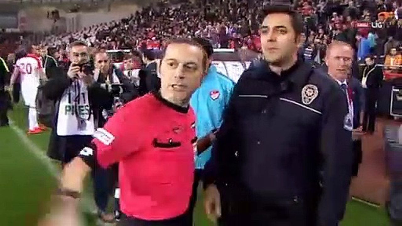 Antalyaspor-F.Bahçe mücadelesinin hakem atışını polis yaptı
