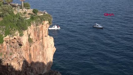 KÖPEĞİNİ KURTARMAK İSTERKEN İNDİĞİ 30 METRELİK FALEZLERDE MAHSUR KALDI