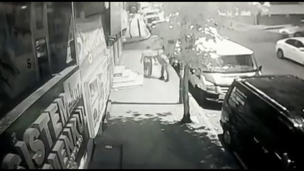 İstanbul'da sabah namazı dönüşünde korku dolu anlar! Önüne geleni bıçakladı