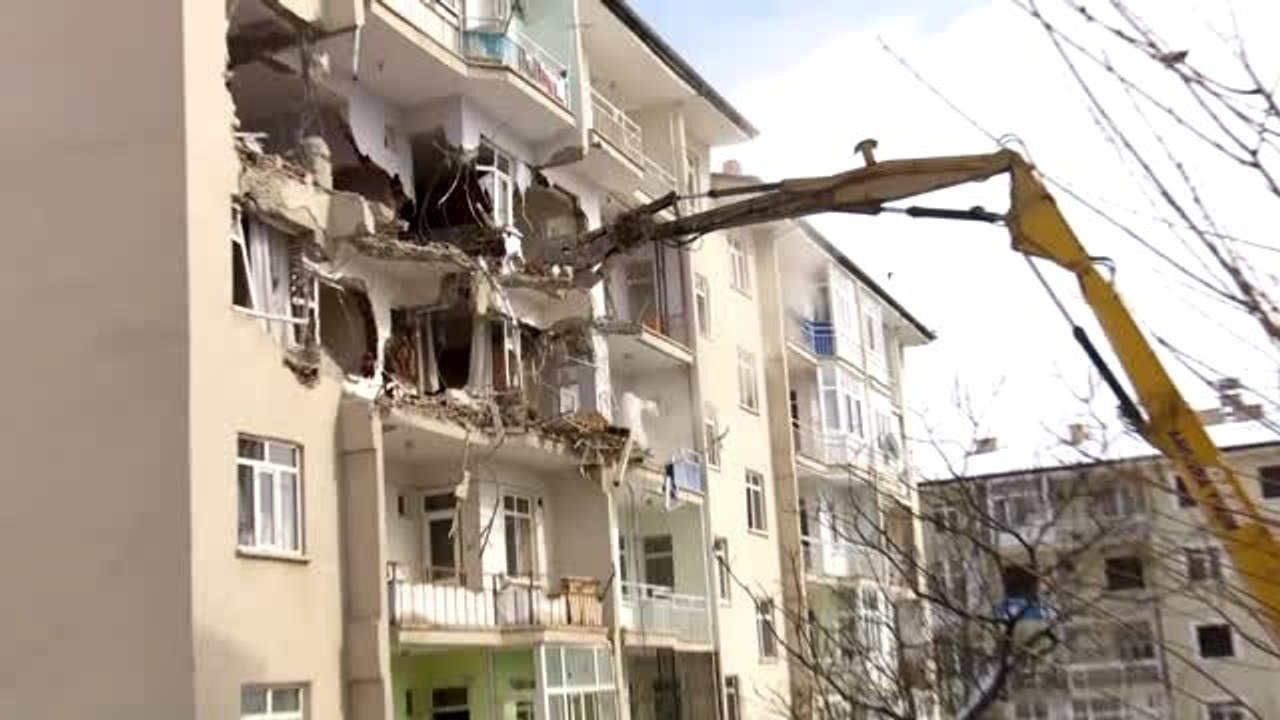 Bakanlar Soylu ve Kurum, deprem bölgesinde incelemelerde bulundu