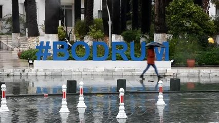 Bodrum'da sağanak su baskınlarına neden oldu (2)