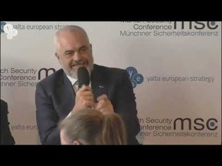 Report TV -Rama ngacmon Macron gjatë konferencës, shpërthejnë të qeshurat në sallë