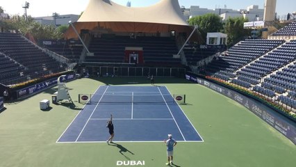 Kim Clijsters s'entraîne pour la première fois sur le Central de Dubaï