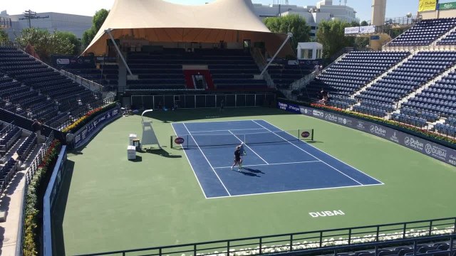 Kim Clijsters s'entraîne pour la première fois sur le Central de Dubaï 3