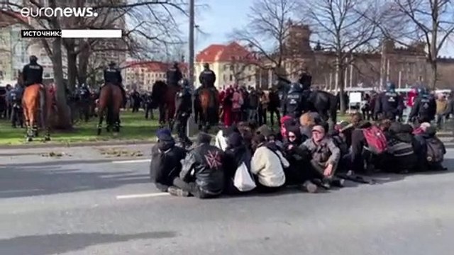 На востоке Германии прошли антифашистские марши