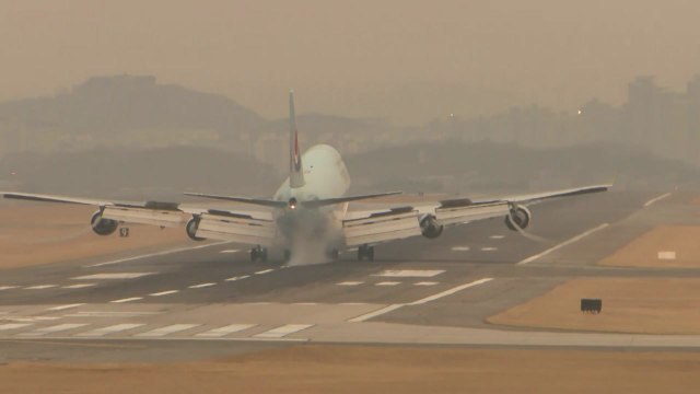 3차 전세기 오늘 출발... 중국 국적 가족 등 150여 명 수송 / YTN