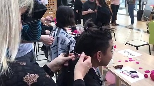 Les élèves ont coupé leurs cheveux pour faire des perruques