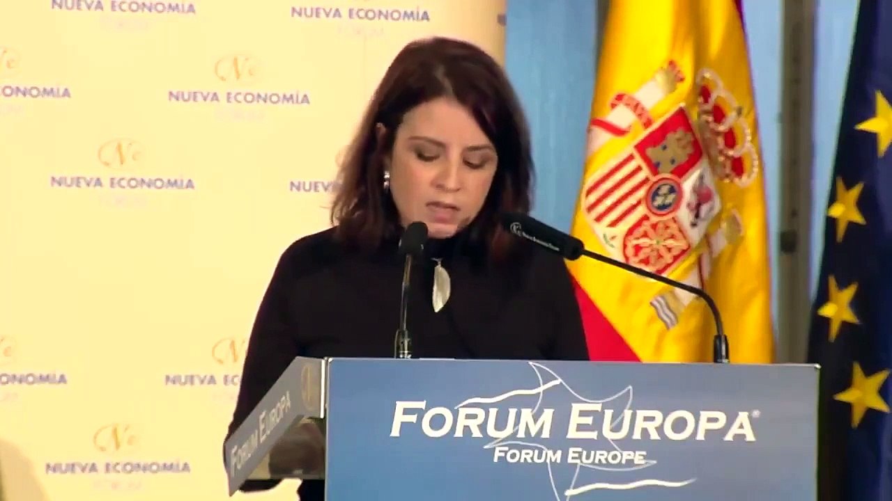 La conocida "inteligencia y agilidad mental" de Adriana Lastra intenta colarnos a Franco para que no se hable de Ábalos